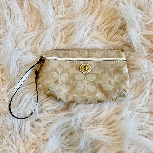 Coach Classic Signature C Turnlock Wristlet - Picture 2 of 6